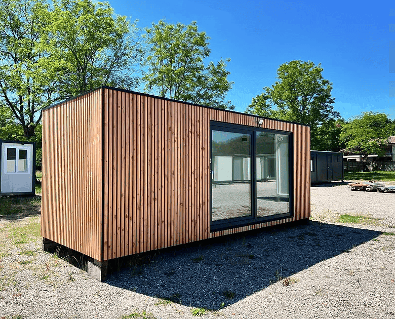 Container aménagé 6m x 2,4m Container aménagé 6m x 2,4m