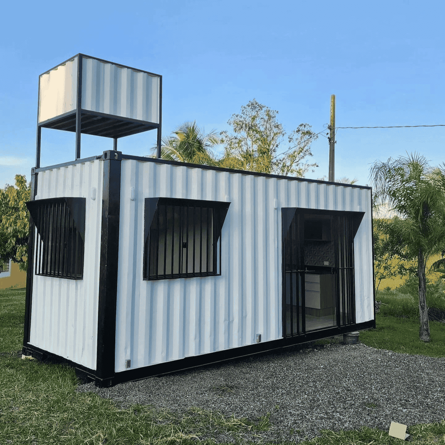 Maison Préfabriquée 20 Pieds Sur Mesure avec Réserve d’Eau Maison Préfabriquée 20 Pieds Sur Mesure avec Réserve d’Eau