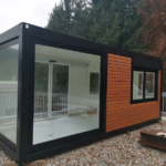 Bureau Modulaire Vitré et Isolé 15 m² avec Bardage Bois – 6 × 2,44 m