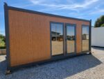 Conteneur Aménagé 18 m² Isolé et Vitré avec Salle de Bain