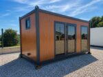 Conteneur Aménagé 18 m² Isolé et Vitré avec Salle de Bain