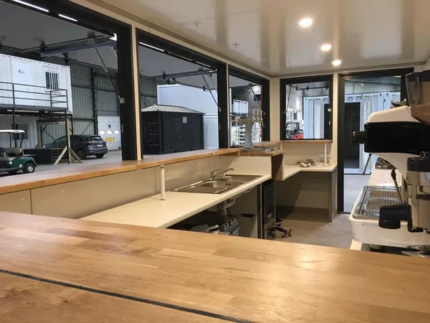 Conteneur café 20 pieds avec bardage bois