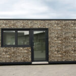 Pavillon Commercial Modulaire 18 m² avec Façade Imitation Pierre